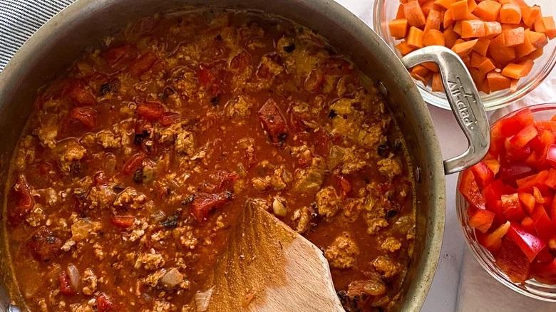 طرز تهیه ماکارونی تند و برشته