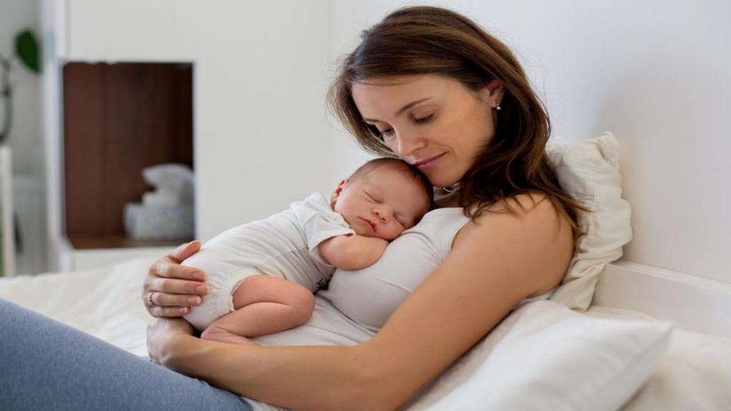 چرا چرخه قاعدگی زنان در دوران شیردهی نامنظم می شود؟ (5 علت پریود نامنظم در دوران شیردهی)