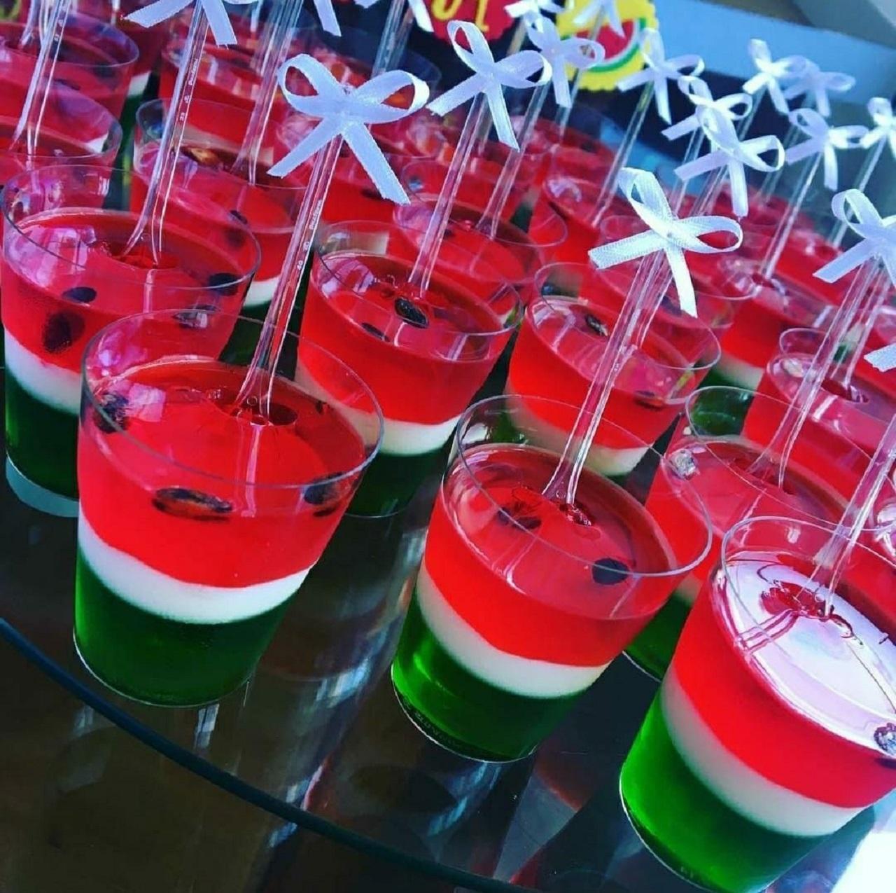 مدل ژله لیوانی سه رنگ برای شب یلدا 3