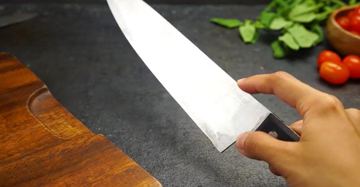 نحوه تیز کردن چاقو با سنگ تیزکن 5