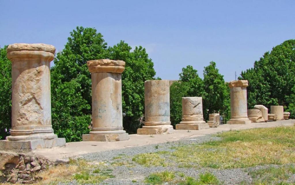 تپه باستانی آناهیتا