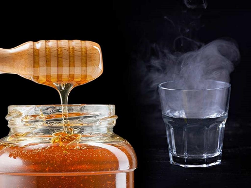 فواید آب ولرم و عسل: افزایش سلامت بدن 