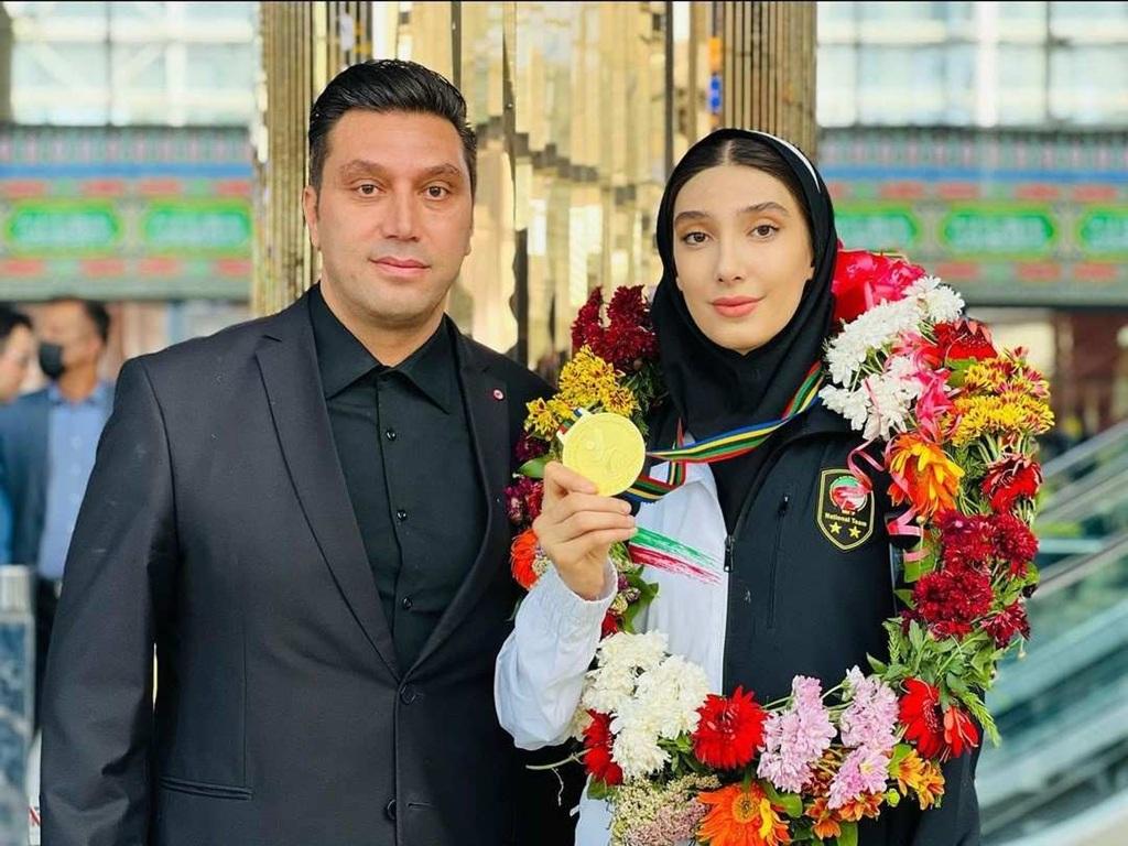عکس خانواده مبینا نعمت زاده  1