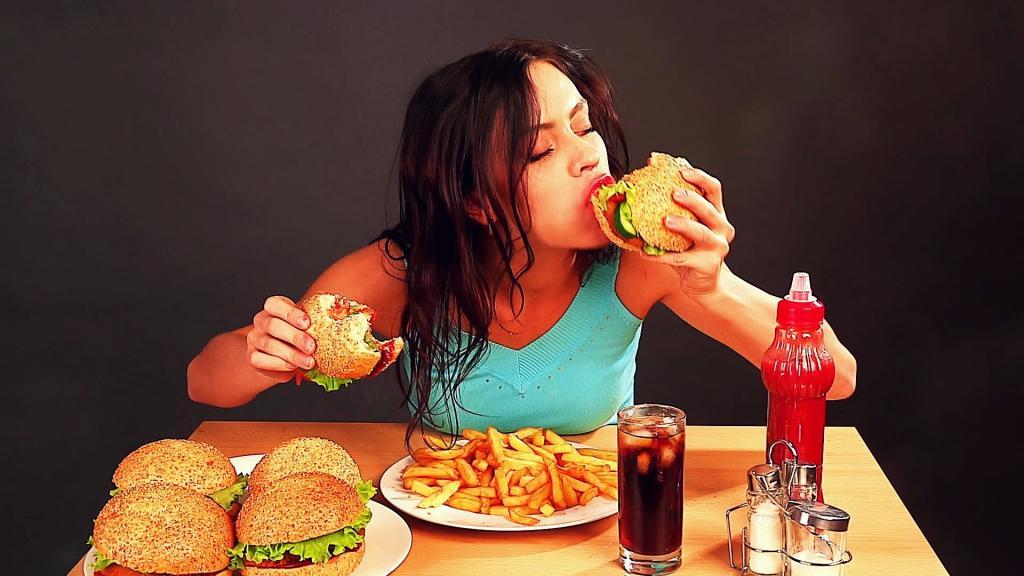 اختلال پرخوری چیست؛ 5 علت زیاد خوردن غذا و روش کنترل اشتهای زیاد