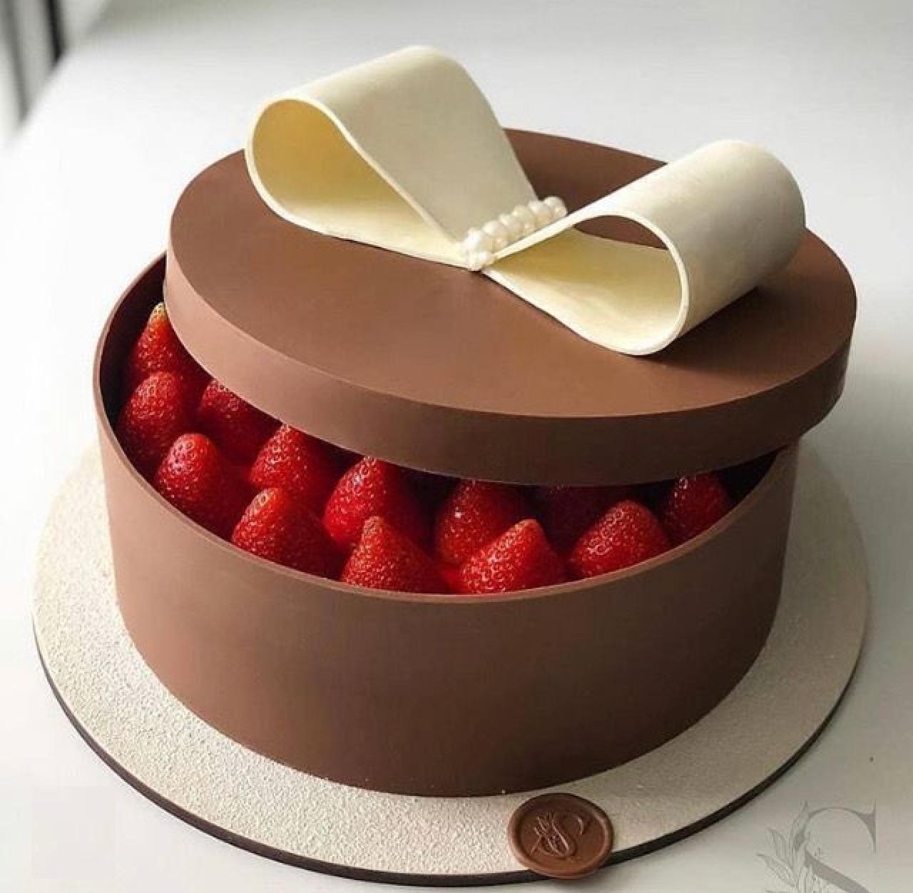 کیک روز زن ساده و شیک 1