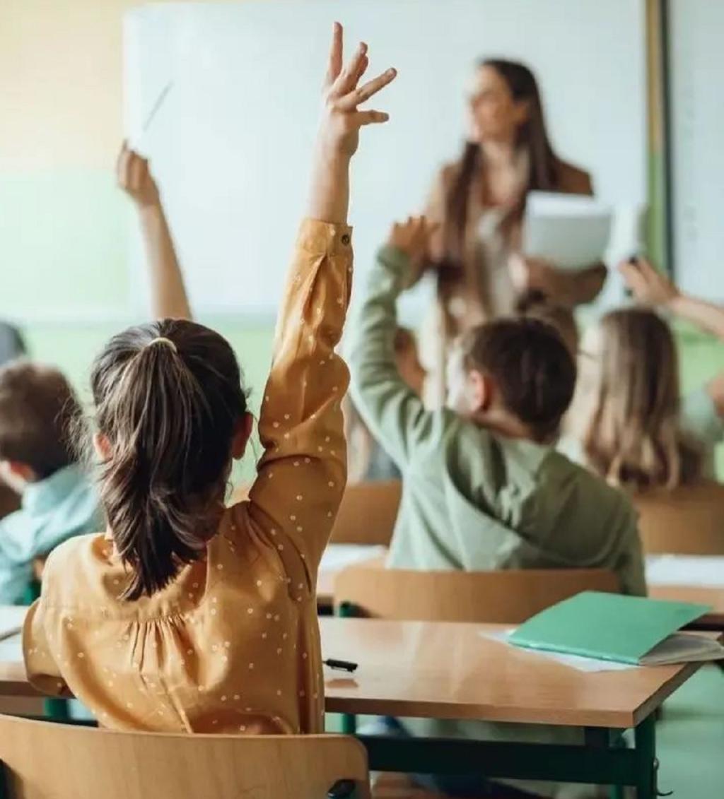 متن سخنرانی در مورد روز دانش آموز