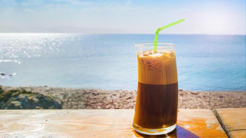طرز تهیه فراپه یونانی اصیل و خوشمزه کافه ای با شیر و قهوه فوری
