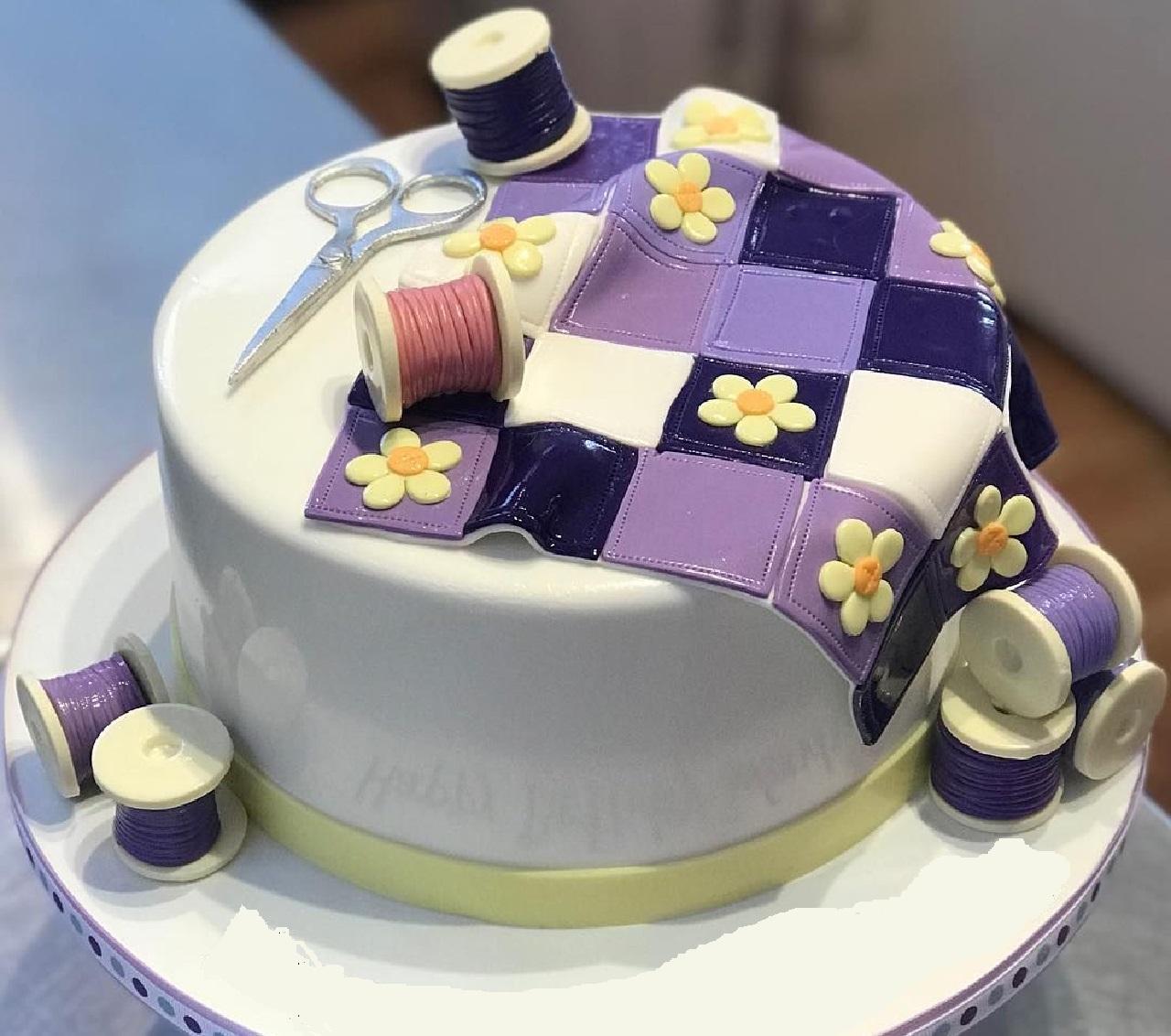 کیک‌ روز خیاط مدل قرقره و پارچه چهل تکه