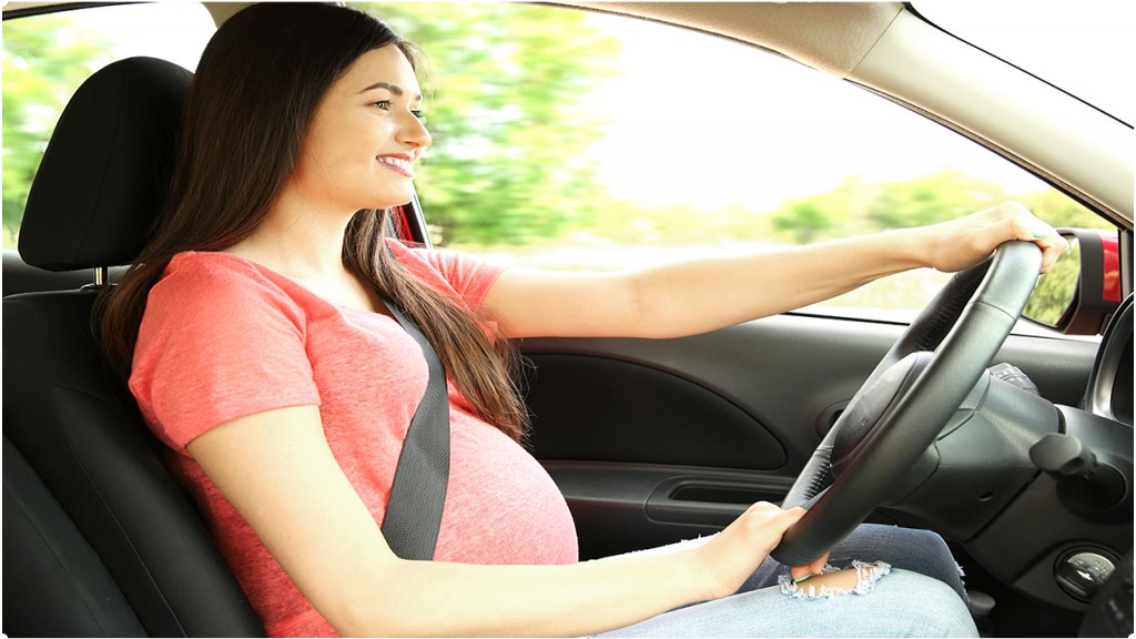 بایدها و نبایدهای رانندگی در دوران بارداری؛ آیا رانندگی برای خانم های باردار ضرر دارد؟