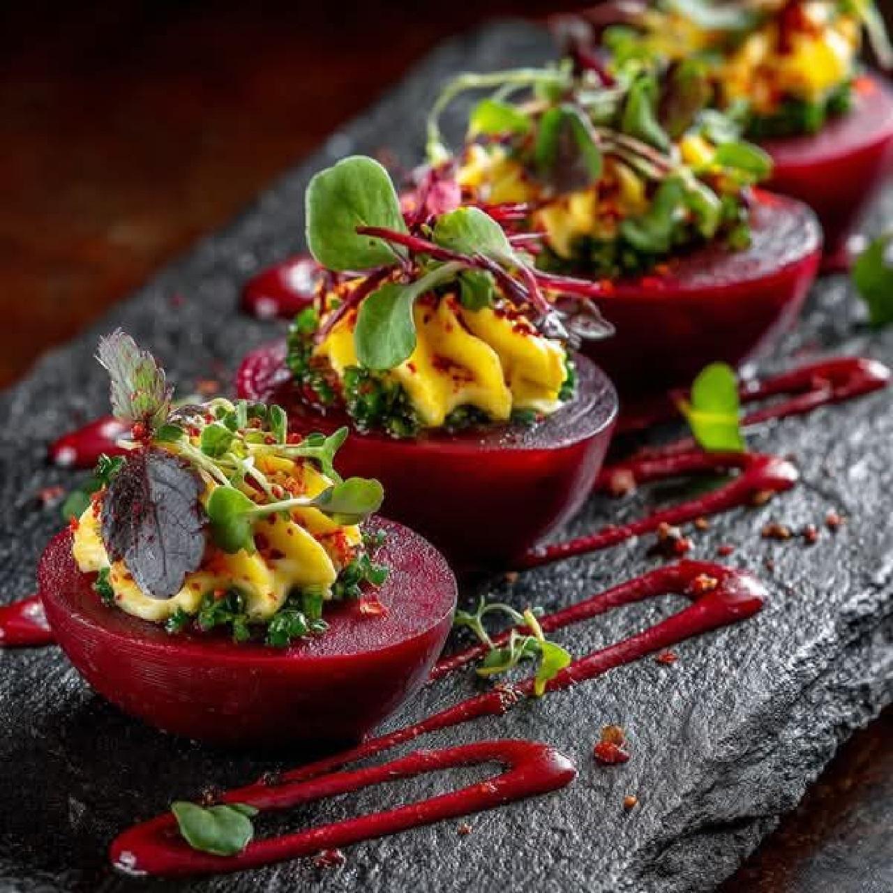 تزیین لبو شب یلدا به شکل لایهای با سبزیجات 2