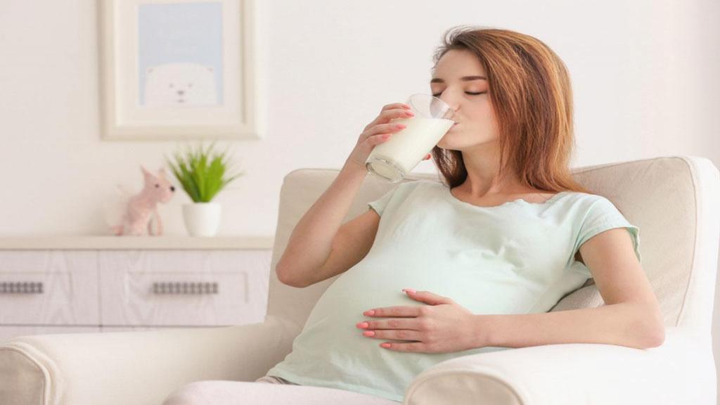 مصرف کلسیم در دوران بارداری: میزان مصرف، علل مصرف، عوارض و منابع غذایی