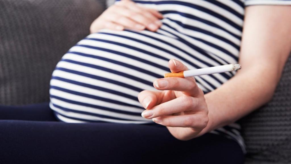 سیگار کشیدن در بارداری و شیردهی چه خطراتی برای نوزاد دارد؟