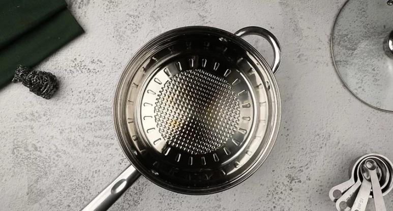 نحوه نچسب کردن ماهی تابه با روغن 9