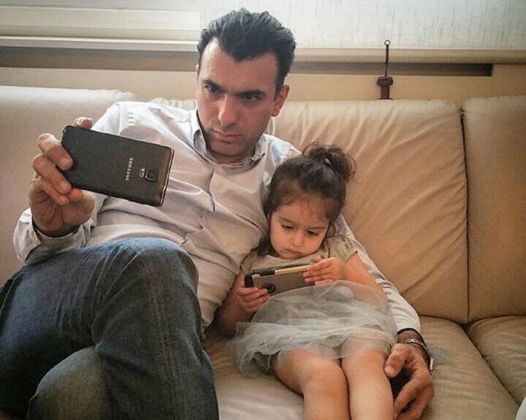 عکس  سینا ولی الله و دخترش دیبا