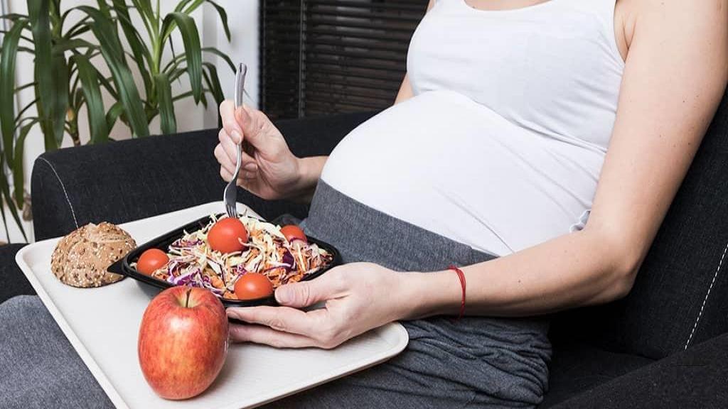 6 راه غلبه بر ضعف و گرسنگی زیاد در بارداری + علل افزایش و کاهش اشتها