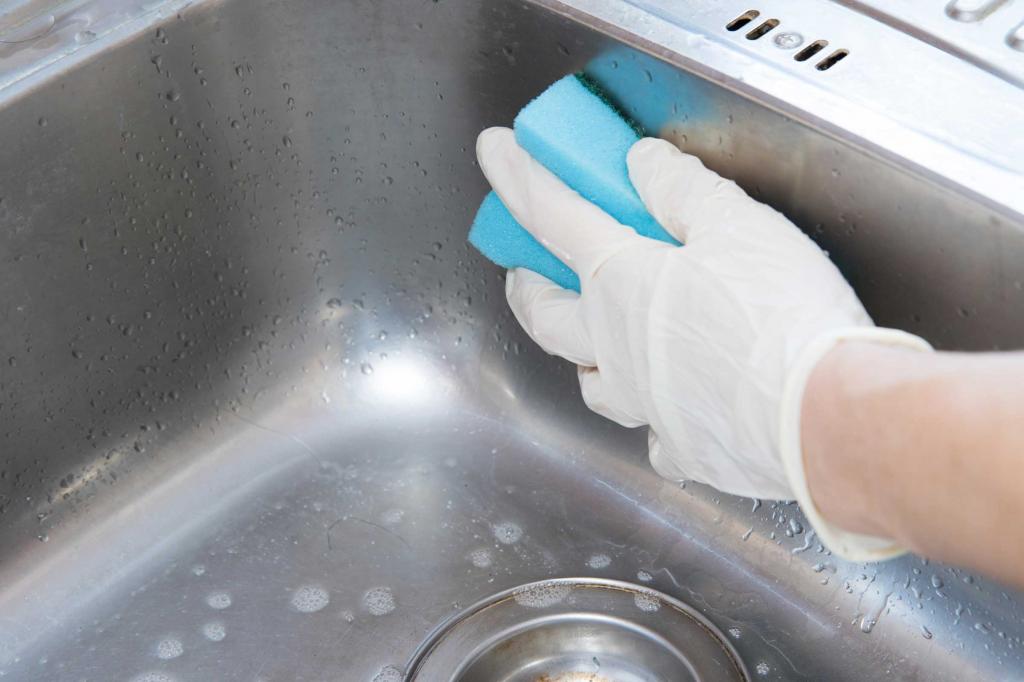 تمیز کردن سینک ظرفشویی با جوش شیرین
