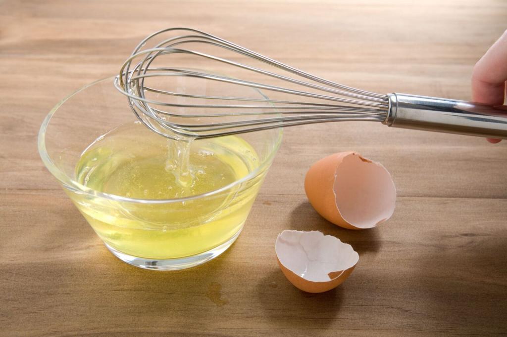 از بین بردن چروک دور لب در خانه: سفیده تخم مرغ