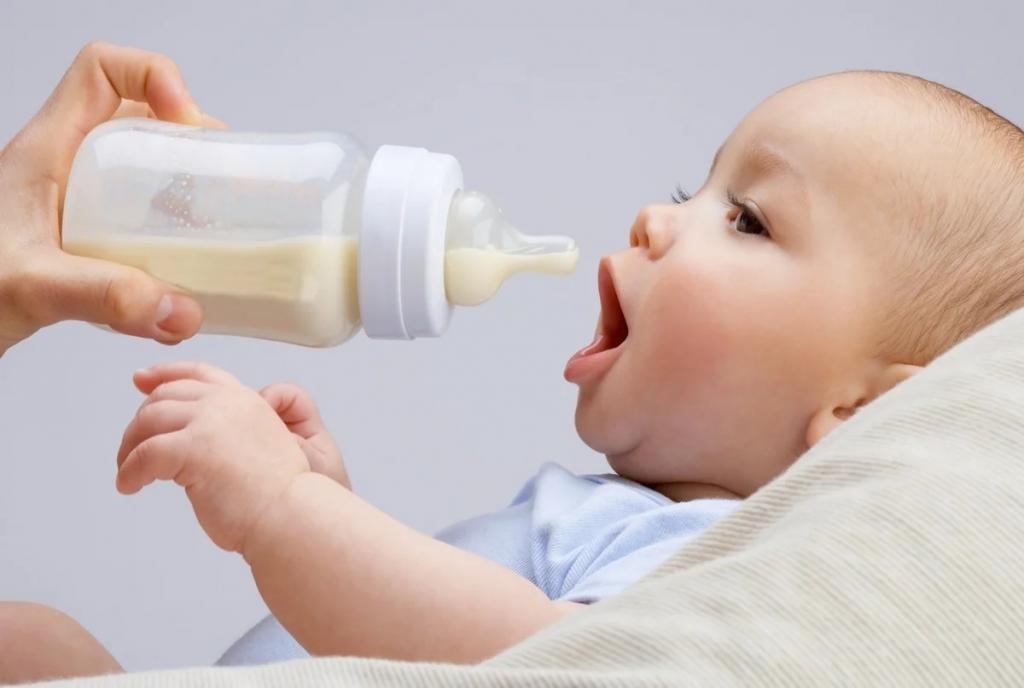 چگونه کودک می تواند از شیر دوشیده شده تغذیه کند؟