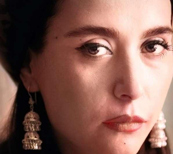 عکس تمام رخ مژده دایی