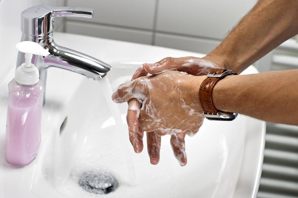 علت خشکی دست