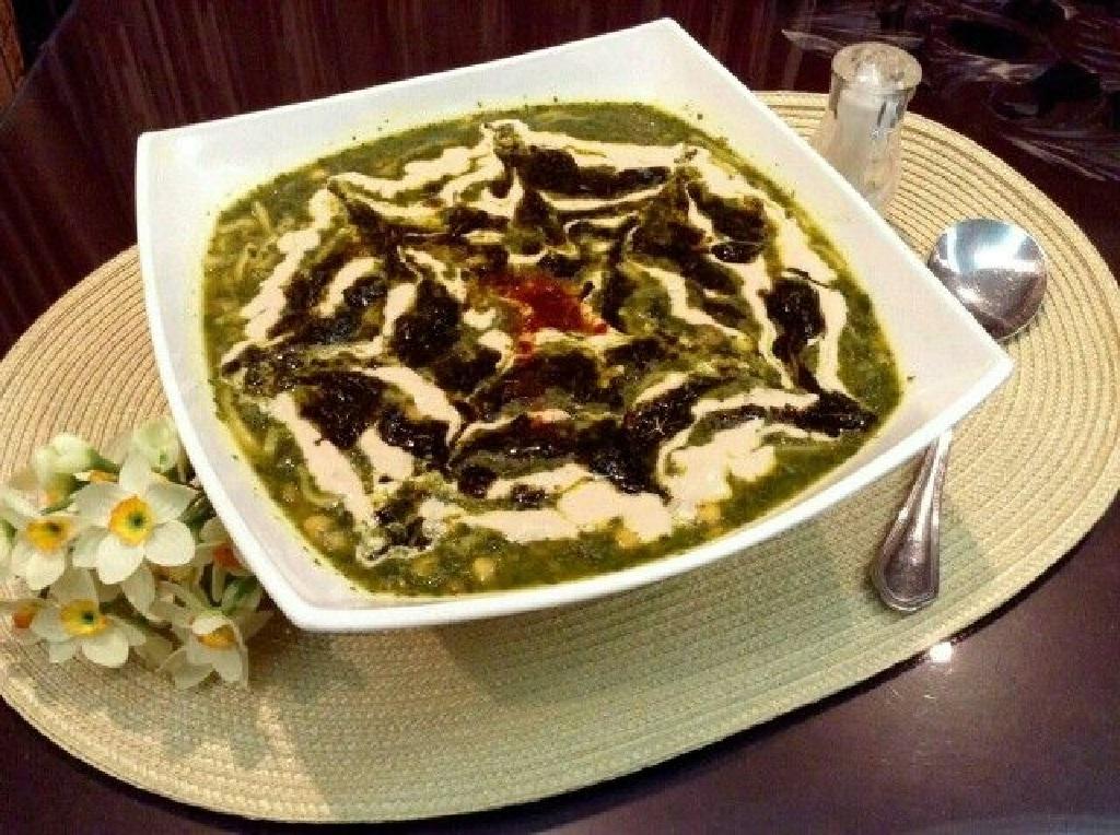 تزیین ساده و شیک آش رشته برای مهمانی 4