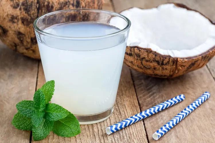 فواید نوشیدن آب نارگیل در دوران قاعدگی 1