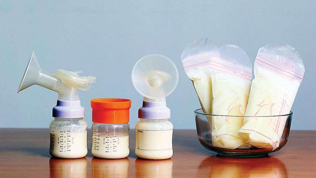 علت بوی بد شیر مادر