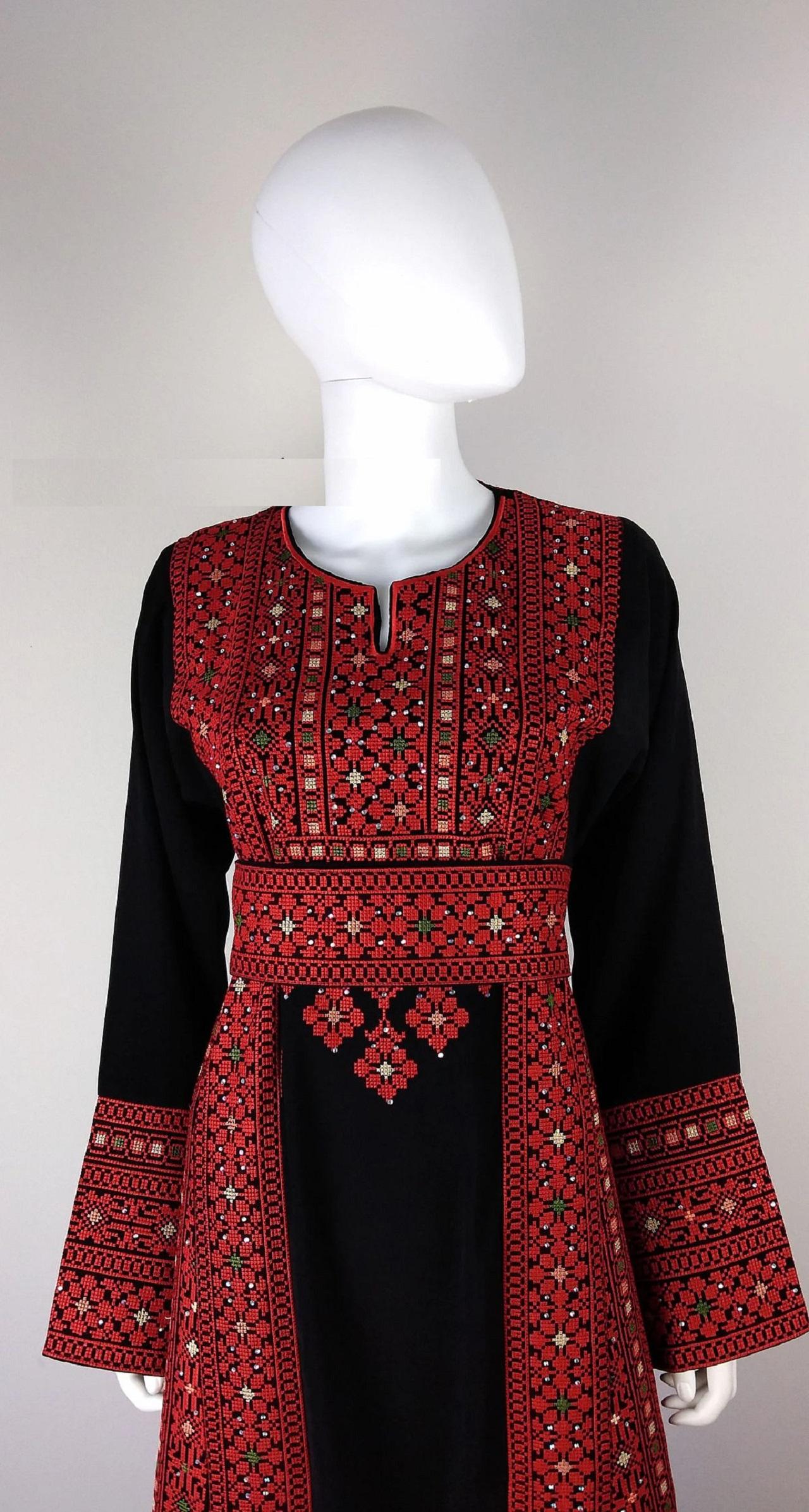 مدل لباس یلدایی عروس طرح سنتی 3