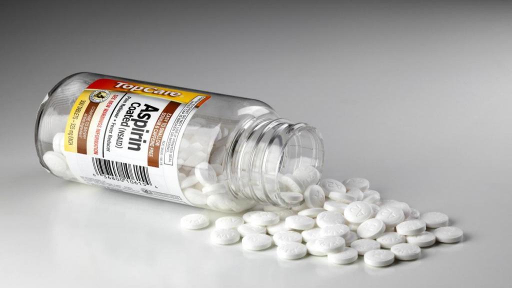 کاربردهای قرص آسپرین (Aspirin)، روش مصرف، عوارض و تداخلات دارویی آن