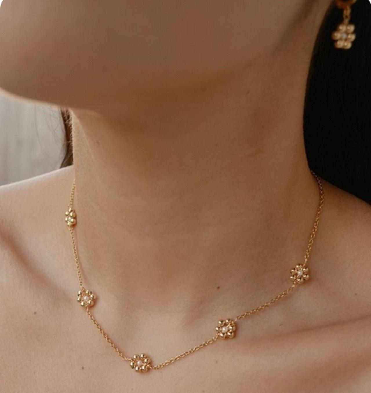 گردنبندهای ظریف با طرح گل