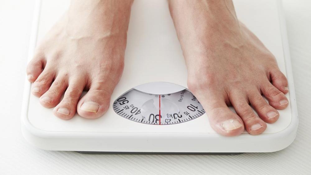13 دلیل برای کاهش وزن غیرمنتظره و غیر عادی؛ عواملی که در کاهش وزن بی دلیل، تأثیر گذارند