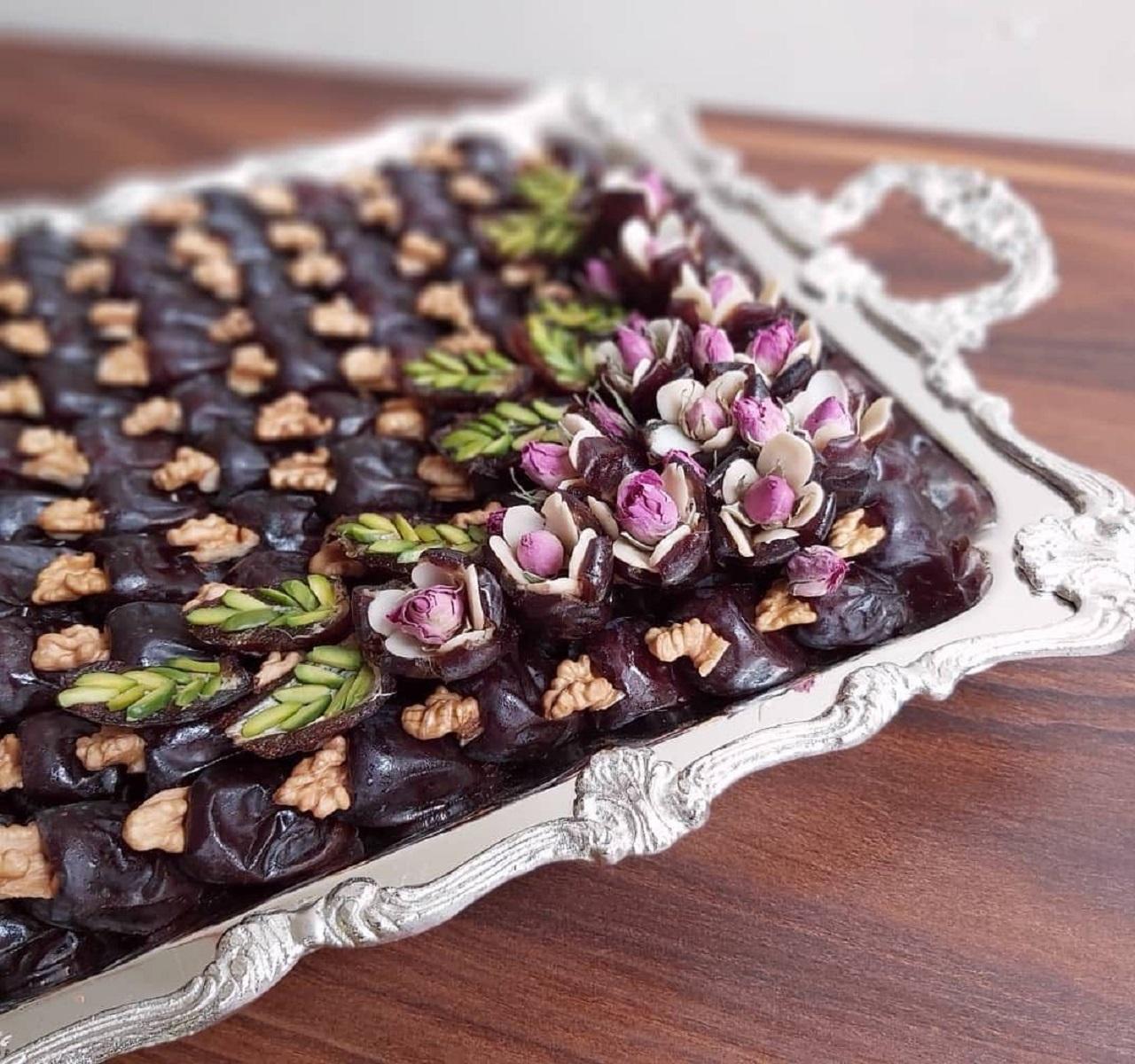 مدل تزیین خرما ساده و شیک با گردو و بادام 5