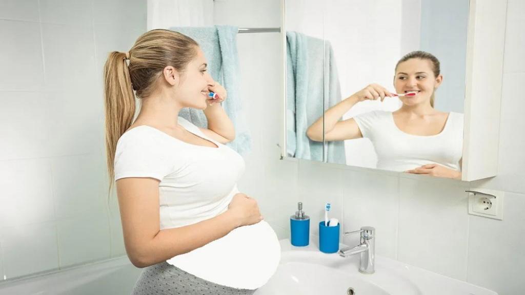 در طی دوران بارداری چگونه باید از دندان‌ها مراقبت کرد؟