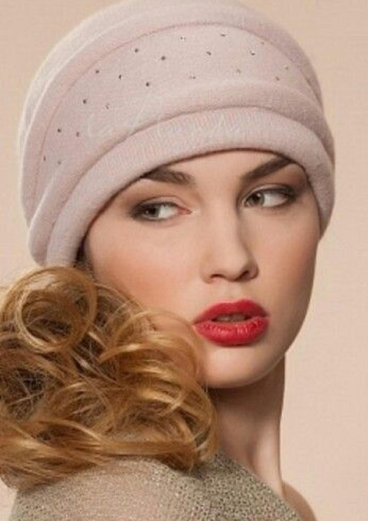 مدل کلاه بافتنی دخترانه ساده و مینیمال  3