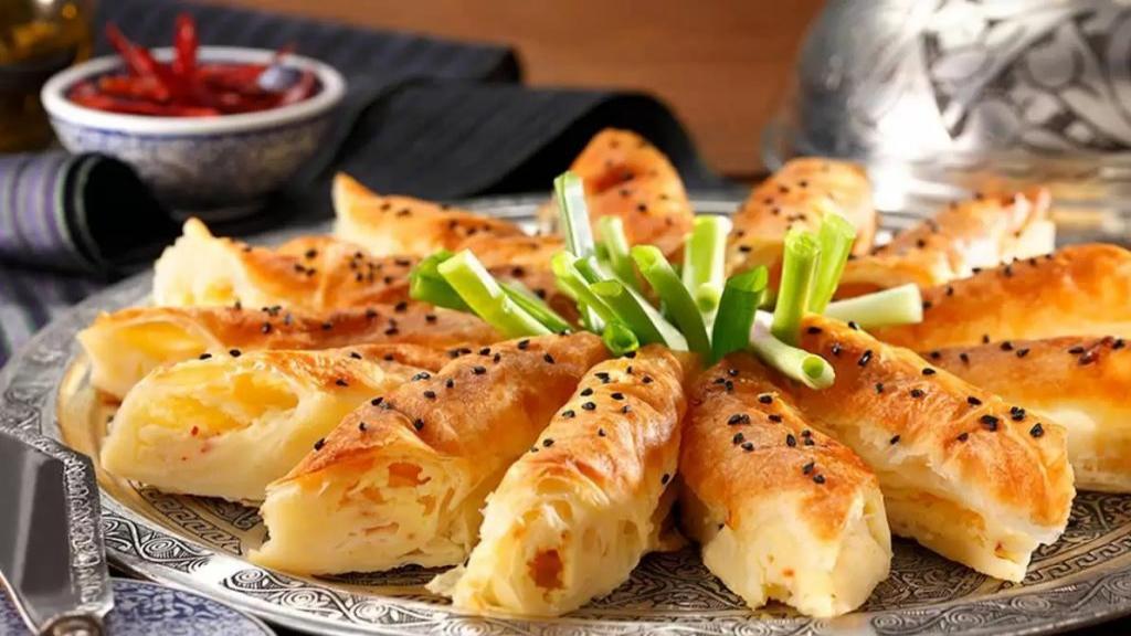 طرز تهیه بورک سیب زمینی پنیری خوشمزه ترکیه ای با خمیر یوفکا