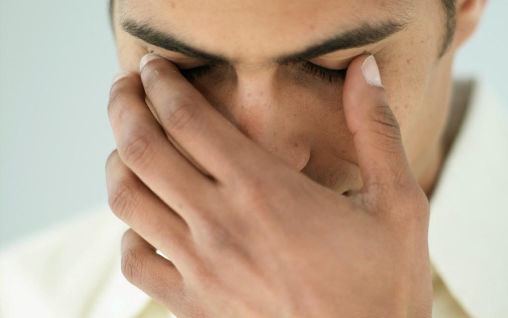 درمان پف روی پلک ناشی از نیش پشه