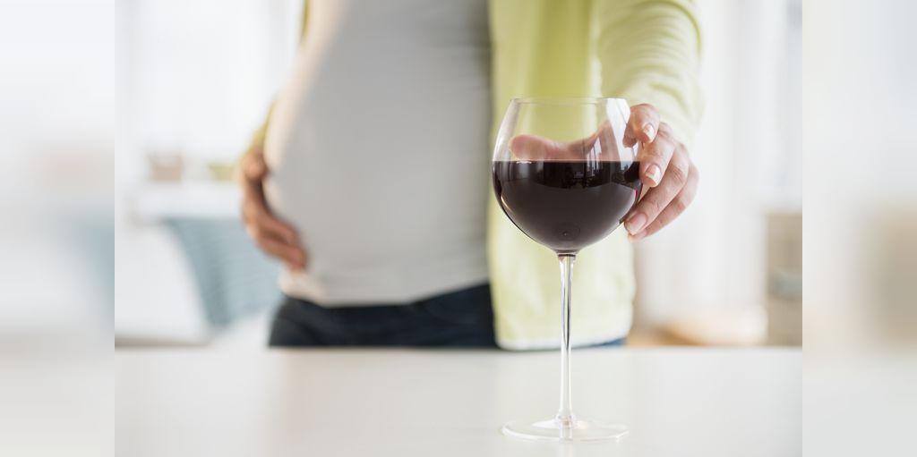 آیا خانم های باردار می توانند مشروب بخورند؟