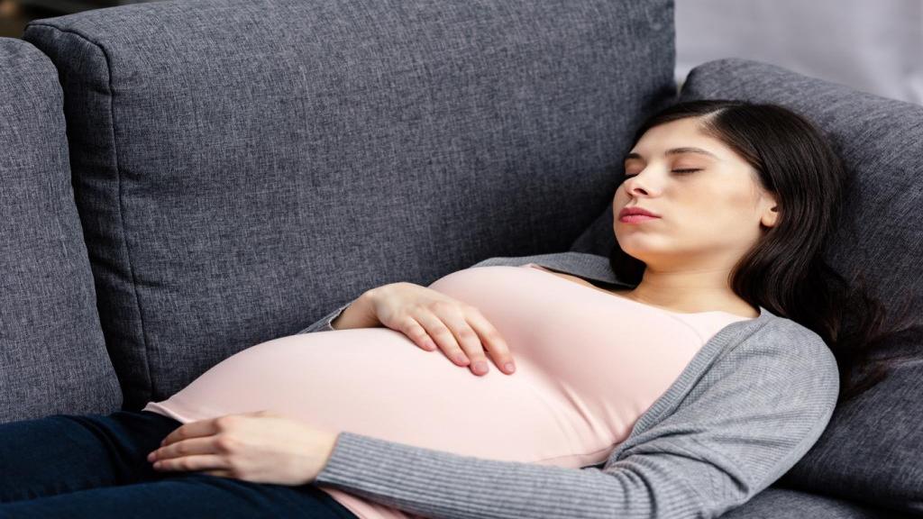 احساس خستگی در دوران بارداری؛ درمان خواب زیاد در حاملگی