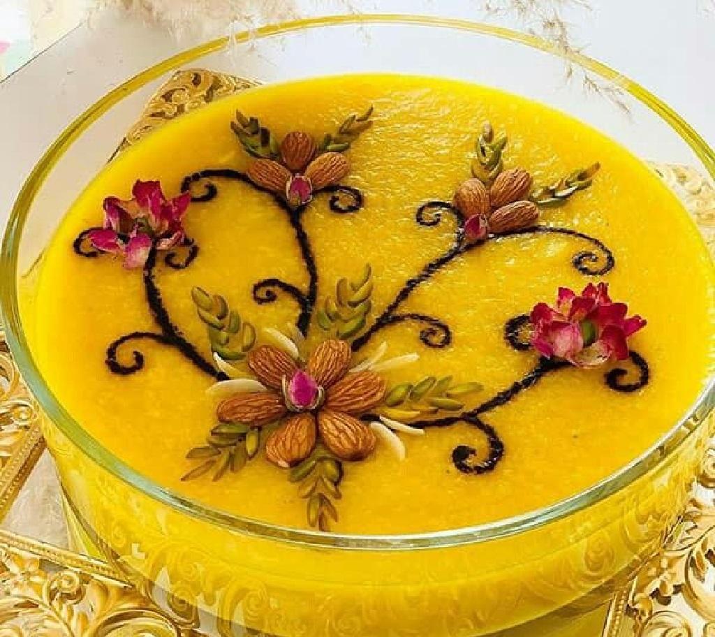 مدل تزیین شله زرد با خلال بادام و پسته 2