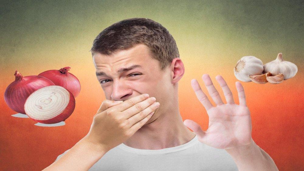 8 نکته برای از بین بردن بوی سیر و پیاز از دهان