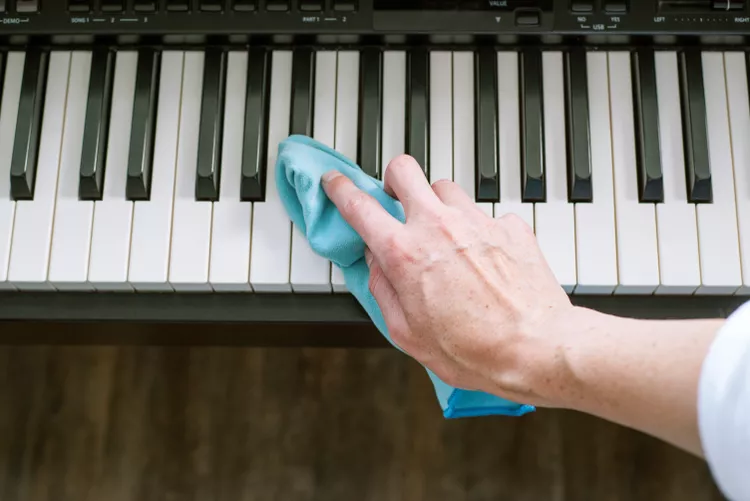 نحوه تمیز کردن کلیدهای پلاستیکی پیانو3