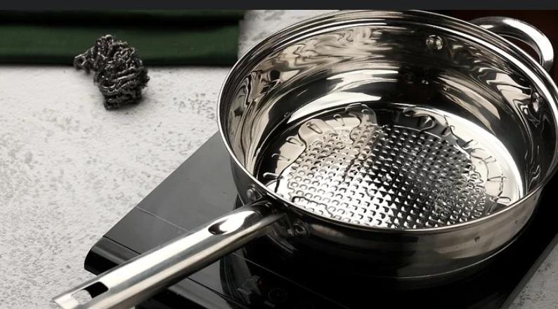 نحوه نچسب کردن ماهی تابه با روغن 4