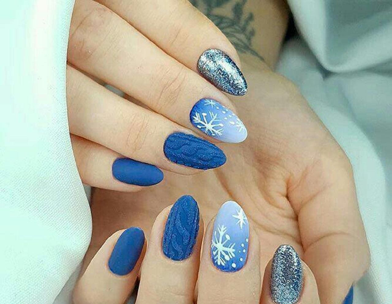 طرح ناخن زمستانی خاص به شکل بافتنی زمستانی آبی