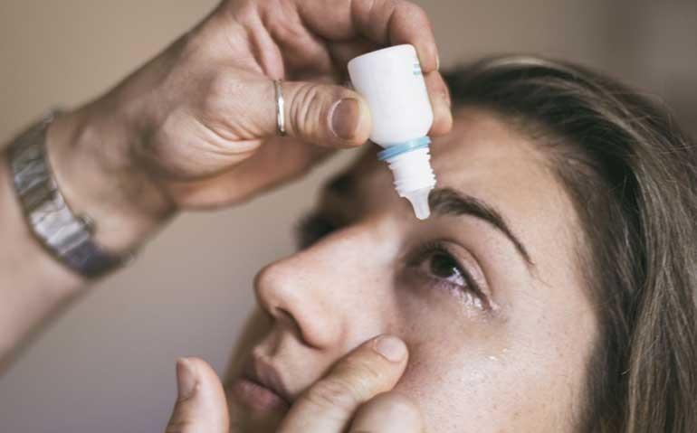 چه موادی در محصولات آرایش چشم باعث ایجاد واکنش های آلرژیک می شود؟