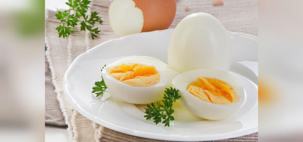 تخم مرغ آب پز سفت شده