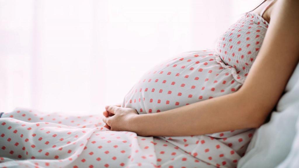 علت حاملگی خارج از رحم چیست؛ علائم و درمان بارداری خارج از رحم