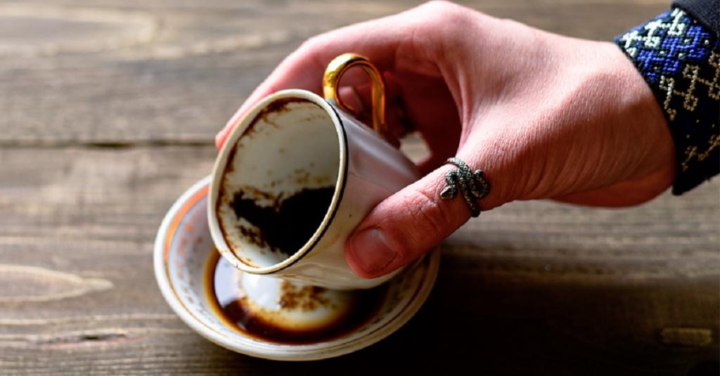 دیدن پری دریایی روی نعلبکی فنجان قهوه