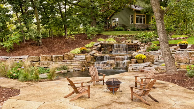 75 ایده ساختن آبشار و حوضچه در حیاط + مدل آبنمای خانگی شیک