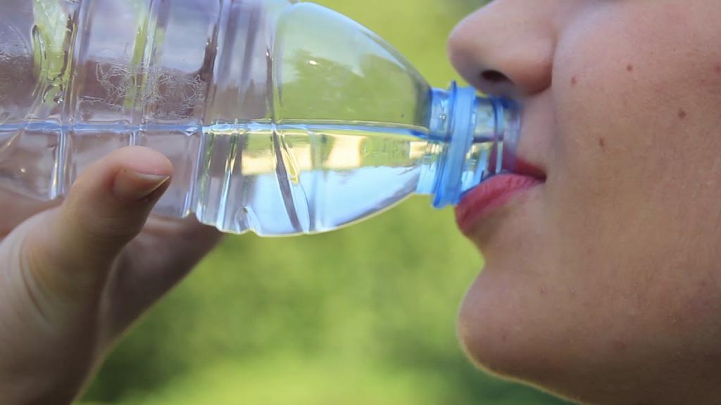 چرا نباید بطری های پلاستیکی آب را دوباره استفاده کرد؟