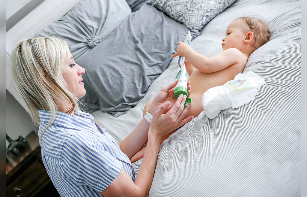 استفاده از کرم برای درمان پوشک سوختگی نوزاد
